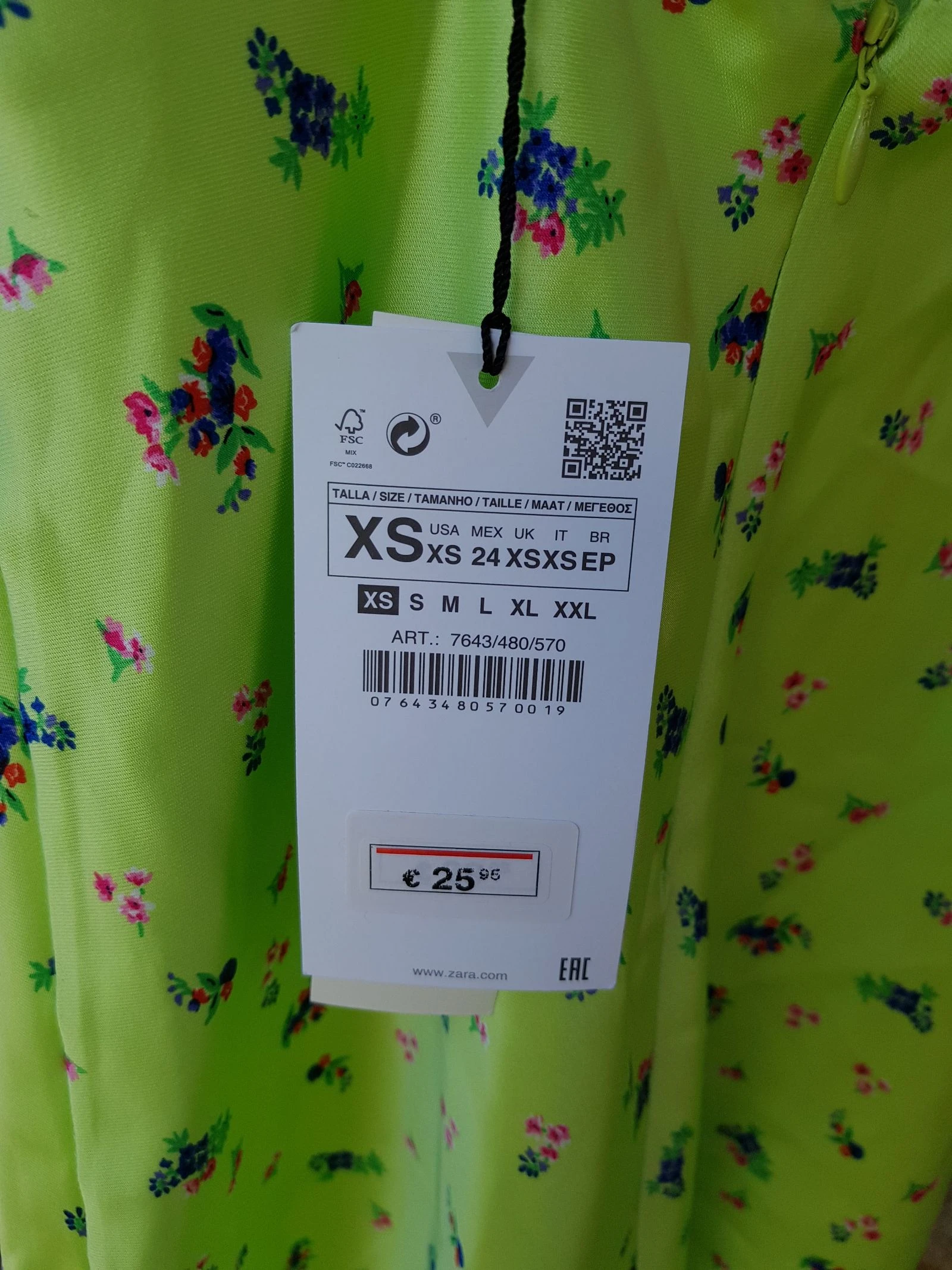 Vestido mini satinado floral Zara PP. Robe courte satinée fleurie – photo 4
